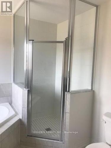 1109 Nugent Crt, Oshawa, ON - Indoor Photo Showing Bathroom