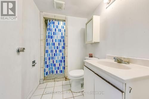 50 West 1St St, Hamilton, ON - Indoor Photo Showing Bathroom