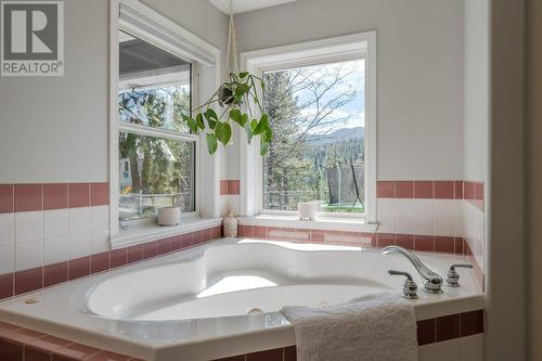 8475 Princeton-Summerland Road, Summerland, BC - Indoor Photo Showing Bathroom