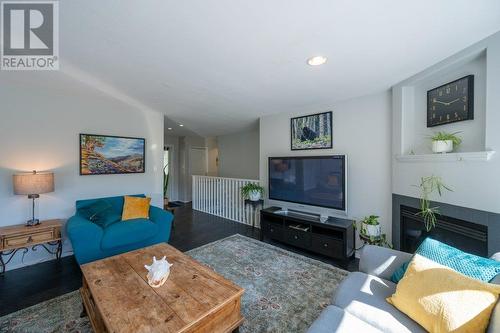 8475 Princeton-Summerland Road, Summerland, BC - Indoor Photo Showing Living Room With Fireplace