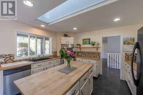 8475 Princeton-Summerland Road, Summerland, BC - Indoor Photo Showing Kitchen