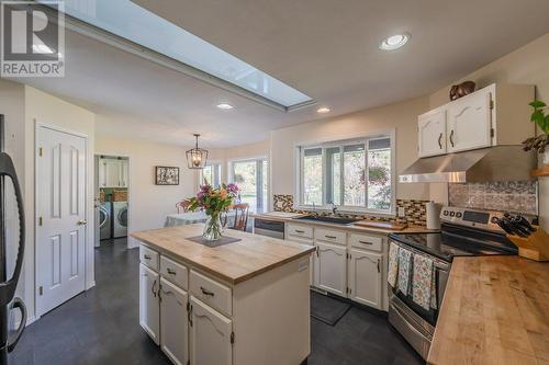 8475 Princeton-Summerland Road, Summerland, BC - Indoor Photo Showing Kitchen