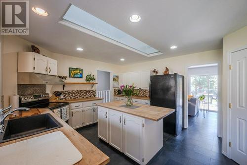 8475 Princeton-Summerland Road, Summerland, BC - Indoor Photo Showing Kitchen