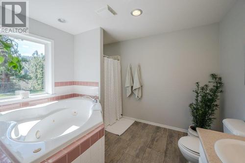 8475 Princeton-Summerland Road, Summerland, BC - Indoor Photo Showing Bathroom