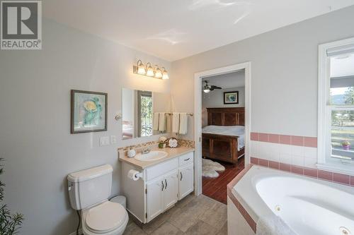 8475 Princeton-Summerland Road, Summerland, BC - Indoor Photo Showing Bathroom