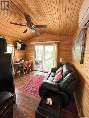 531 Rv Drive, Elbow, SK - Indoor Photo Showing Living Room