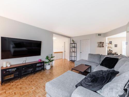 Living room - 890  - 892 Rue Bellerive, Saint-Jean-Sur-Richelieu, QC - Indoor Photo Showing Living Room