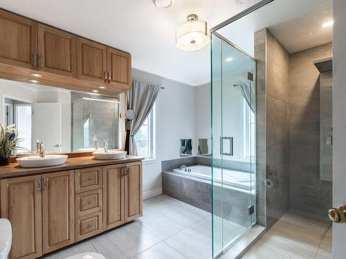 Bathroom - 278 Rue Favreau, Saint-Jean-Sur-Richelieu, QC - Indoor Photo Showing Bathroom