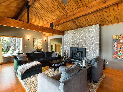 11780 Fairtide Rd, Ladysmith, BC - Indoor Photo Showing Living Room With Fireplace