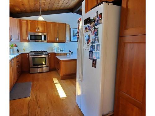 270 Cedar St, Tofino, BC - Indoor Photo Showing Kitchen