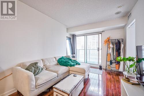 #2016 -8 Park Rd, Toronto, ON - Indoor Photo Showing Living Room