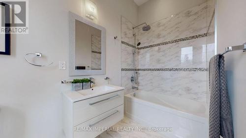 9 Hilda Ave, Toronto, ON - Indoor Photo Showing Bathroom