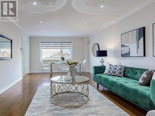 44 Beechgrove Crescent, Markham, ON - Indoor Photo Showing Living Room