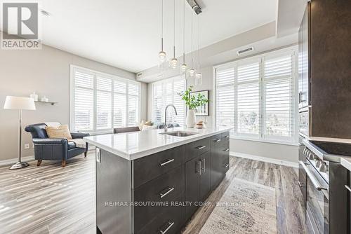 #404 -457 Plains Rd E, Burlington, ON - Indoor Photo Showing Kitchen With Upgraded Kitchen