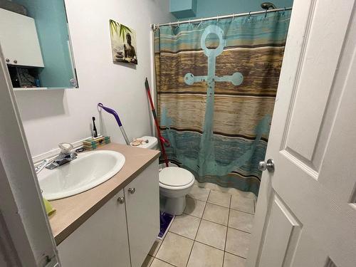 Bathroom - 328  - 332 Rue Laurier, Saint-Jean-Sur-Richelieu, QC - Indoor Photo Showing Bathroom