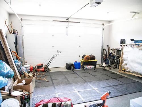 3132 Sweet Pl, Port Alberni, BC - Indoor Photo Showing Garage