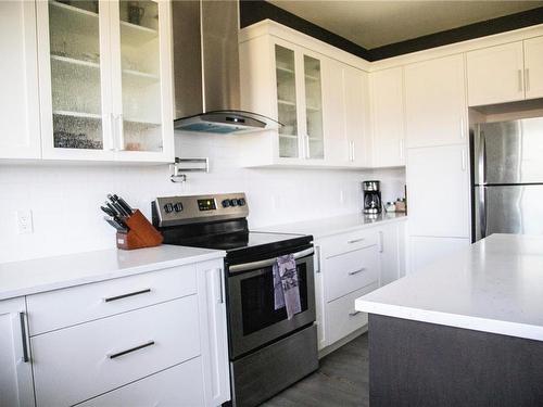 3132 Sweet Pl, Port Alberni, BC - Indoor Photo Showing Kitchen With Stainless Steel Kitchen