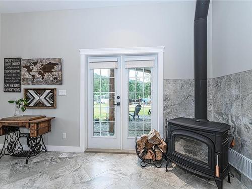 847 Whittaker Rd, Malahat, BC - Indoor With Fireplace