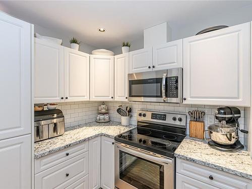 847 Whittaker Rd, Malahat, BC - Indoor Photo Showing Kitchen