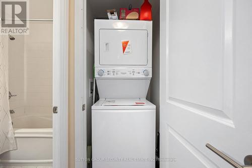 #2706 -18 Yorkville Ave, Toronto, ON - Indoor Photo Showing Laundry Room