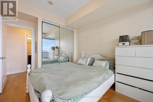#2706 -18 Yorkville Ave, Toronto, ON - Indoor Photo Showing Bedroom