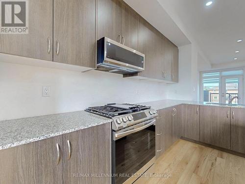 45 Shatner Turnabout, Vaughan, ON - Indoor Photo Showing Kitchen With Upgraded Kitchen