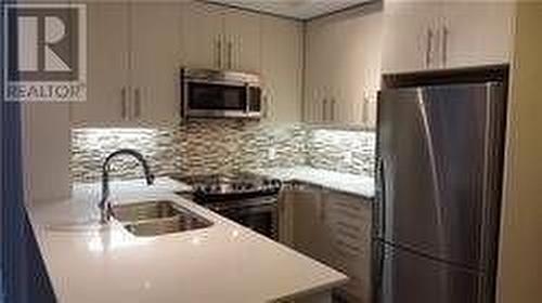 #1503 -55 Oneida Cres, Richmond Hill, ON - Indoor Photo Showing Kitchen With Upgraded Kitchen