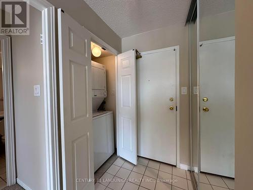 #511 -270 Davis Dr, Newmarket, ON - Indoor Photo Showing Laundry Room