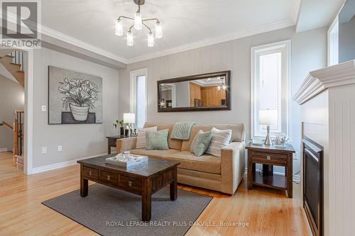 750 Sudgen Terrace Terrace W, Milton, ON - Indoor Photo Showing Living Room