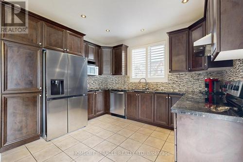 4276 Vivaldi Rd, Burlington, ON - Indoor Photo Showing Kitchen With Upgraded Kitchen