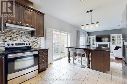 4276 Vivaldi Rd, Burlington, ON - Indoor Photo Showing Kitchen With Upgraded Kitchen