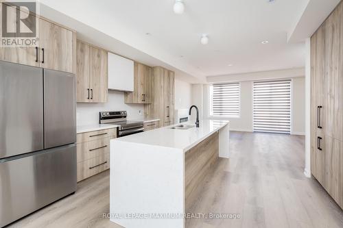 1357 Kaniv Street, Oakville, ON - Indoor Photo Showing Kitchen With Stainless Steel Kitchen With Upgraded Kitchen