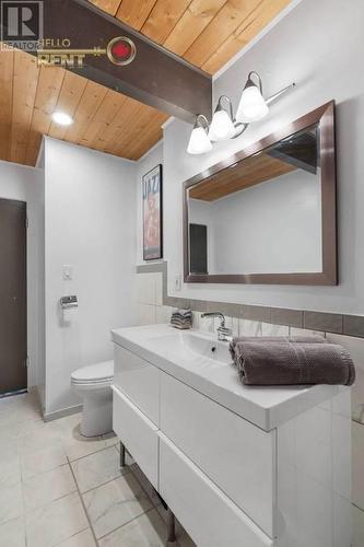 442 Monteray Avenue, North Vancouver, BC - Indoor Photo Showing Bathroom