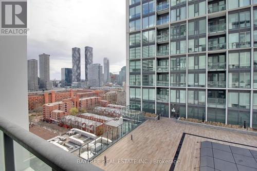 #1616 -158 Front St E, Toronto, ON - Outdoor
