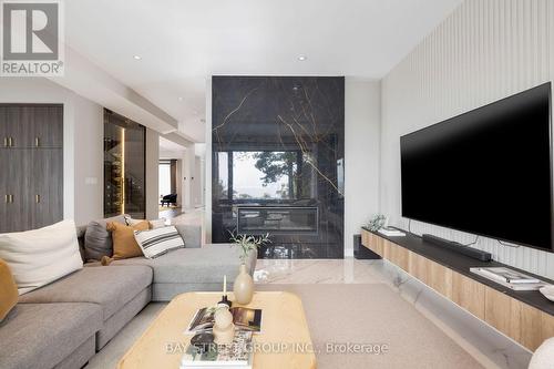 481 Guildwood Pkwy, Toronto, ON - Indoor Photo Showing Living Room
