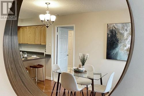 #2507 -18 Parkview Ave, Toronto, ON - Indoor Photo Showing Dining Room