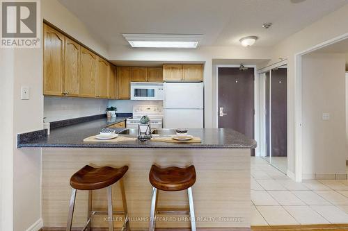 #2507 -18 Parkview Ave, Toronto, ON - Indoor Photo Showing Kitchen