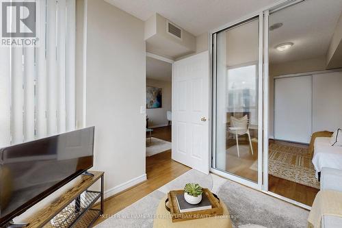 #2507 -18 Parkview Ave, Toronto, ON - Indoor Photo Showing Other Room
