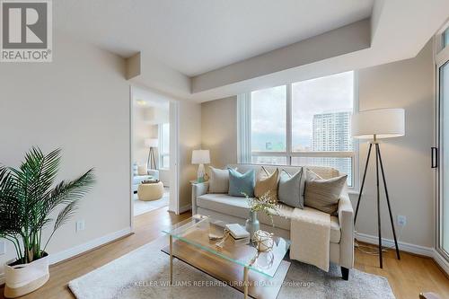 #2507 -18 Parkview Ave, Toronto, ON - Indoor Photo Showing Living Room