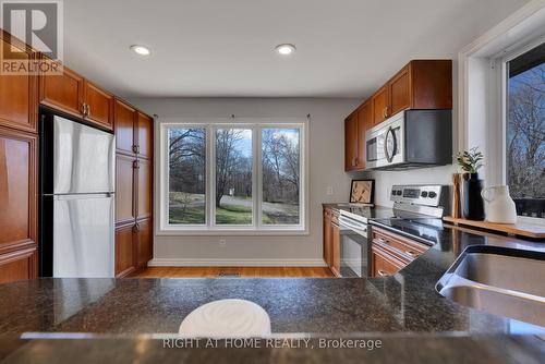 7264 County 18 Road, Alnwick/Haldimand, ON - Indoor Photo Showing Kitchen With Double Sink