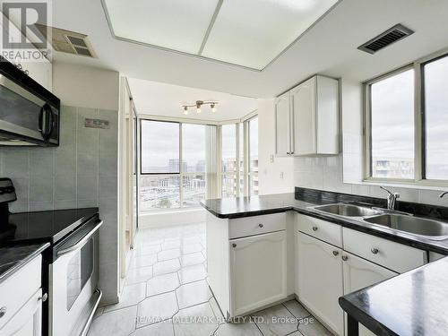 #P-10 -100 Observatory Lane, Richmond Hill, ON - Indoor Photo Showing Kitchen With Double Sink
