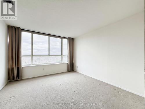 #P-10 -100 Observatory Lane, Richmond Hill, ON - Indoor Photo Showing Other Room