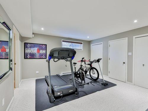 Salle familiale - 44 Rue D'Amqui, Blainville, QC - Indoor Photo Showing Gym Room