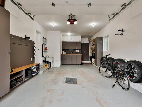 Garage - 44 Rue D'Amqui, Blainville, QC - Indoor Photo Showing Garage