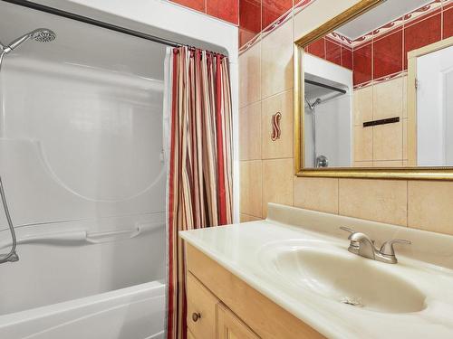 Salle de bains - 5280 Rue Joseph, Longueuil (Saint-Hubert), QC - Indoor Photo Showing Bathroom
