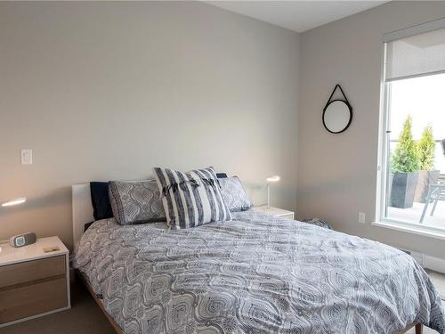 402-595 Pandora Ave, Victoria, BC - Indoor Photo Showing Bedroom
