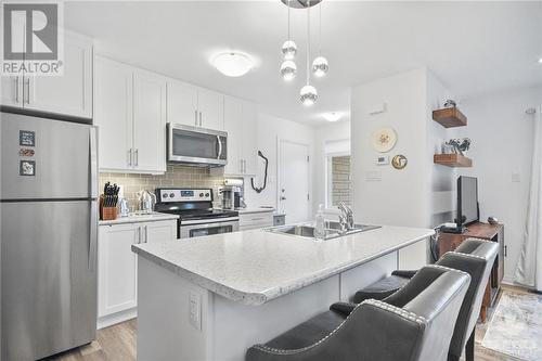 442 Via Verona Street Unit#A, Ottawa, ON - Indoor Photo Showing Kitchen With Upgraded Kitchen