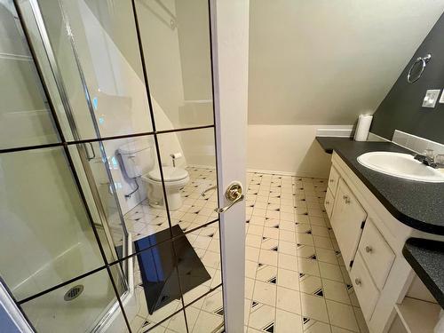 1394 Relkoff Road, Castlegar, BC - Indoor Photo Showing Bathroom