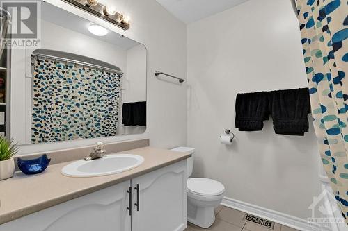 Second floor family bathroom. - 124 Montana Way, Ottawa, ON - Indoor Photo Showing Bathroom