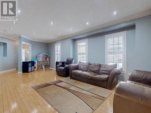 84 Agostino Cres, Vaughan, ON - Indoor Photo Showing Living Room